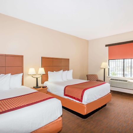 Baymont By Wyndham Savannah/Garden City Порт-Вентворт Екстер'єр фото